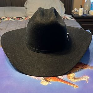 Resistol- The Challenger 5X, black felt cowboy hat size 7 1/8. Brim 4, L Oval.